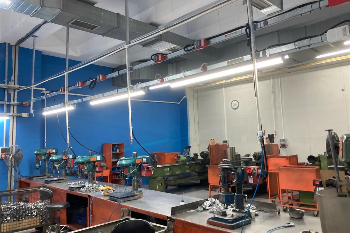 Atölye elektrik hattı, busbar ve aydınlatma çalışması
